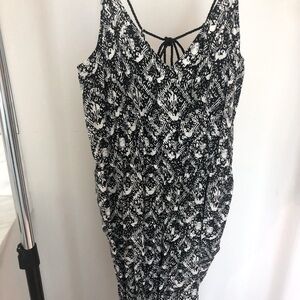 Jumper in black and white Everything must go